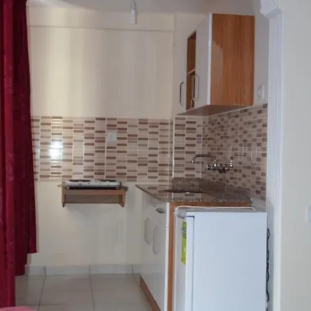 Mitos Bed & Breakfast 2*